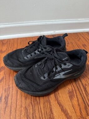 Brooks Men's Black Athletic Running Shoes